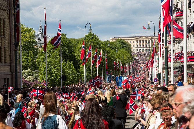 Oslo: Private VIP City Tour by Luxury Minivan with Driver & Guide - Is $506.99 per person good value?