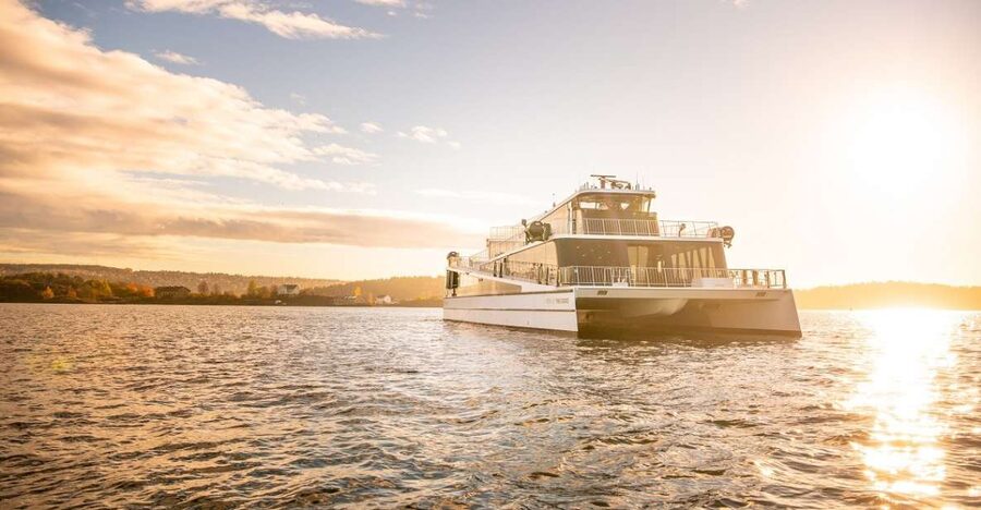 Oslo: Scenic Fjord Cruise with Audio Guide Commentary - Akershus Fortress and the central waterfront