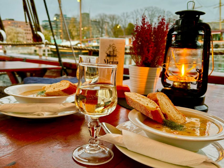 Oslo: Skyline in Winter With Fish Soup Cruise - Fish soup, fresh bread, and a warm seat
