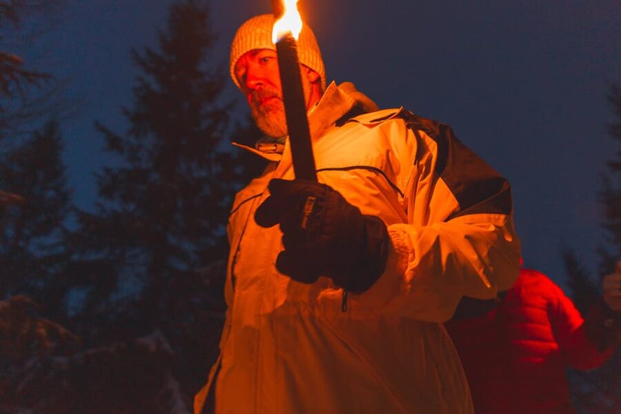 Oslo: Snowy Forest Torchlight Walk with Campfire - From Oslo Central Station to Frognerseteren