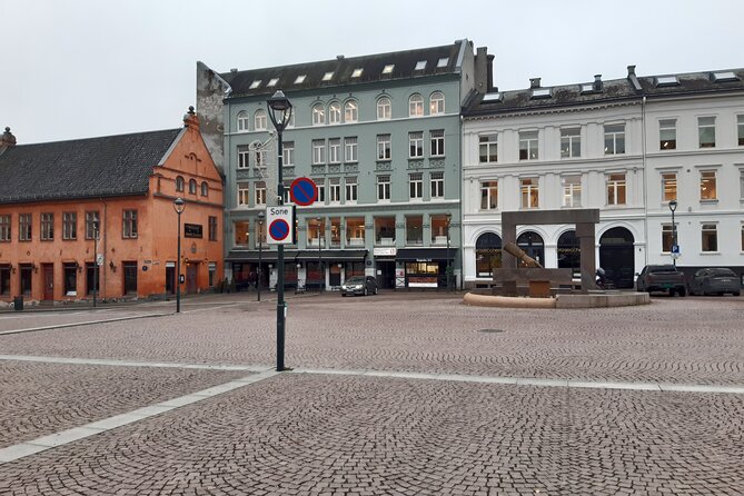 Oslo Viking Quest: Exploration Game and Tour - Oslo Cathedral: a pause among the city streets