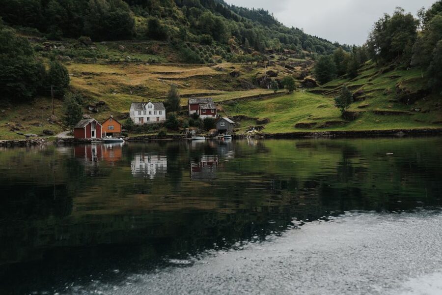 Øystese: Hardangerfjord RIB safari to the Fyksesund branch - Is one hour enough for the price?