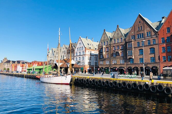 Private Bergen Walking tour with Funicular - Bergenhus Fortress and its royal past