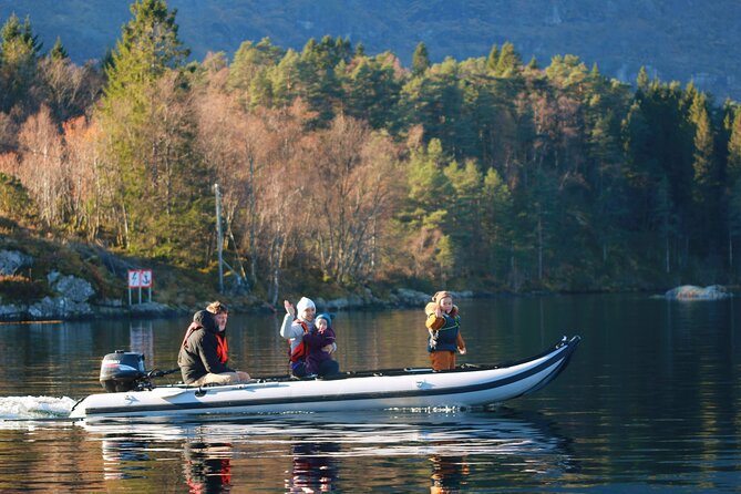Private Fjordcruise by Luxury Pontoon Boat - Bergen Fjords - Staying Warm in Bergen’s Uncertain Weather