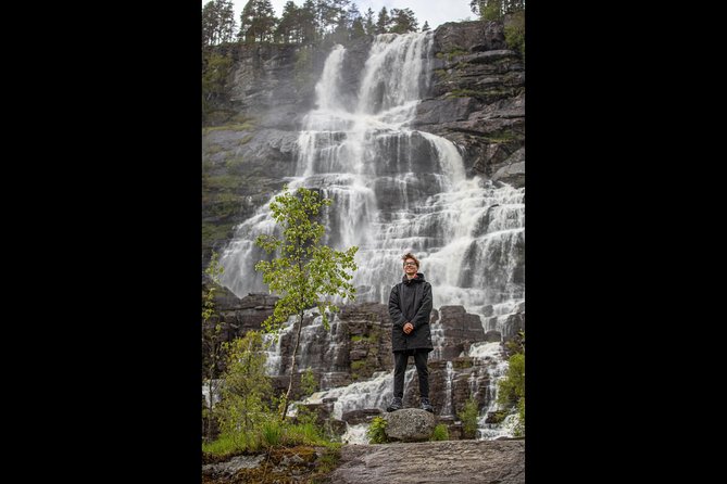 PRIVATE GUIDED TOUR: Highlights of Norway – Trip to the Sognefjord – WINTER - Voss and the first waterfall views
