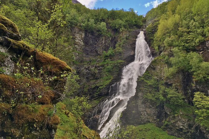 PRIVATE GUIDED TOUR: Norway's Highlights–Viking Special, 11 h - Stalheimskleiva and two waterfalls below