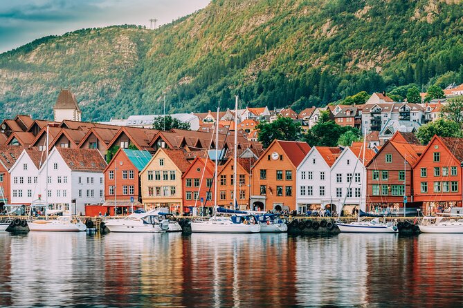 Private Guided Tour of Bergen and the Best of Norwegian Fjords - Øystese: lunch beside Hardangerfjord