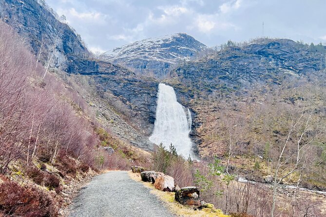 Private Guided Tour of Bergen and the Best of Norwegian Fjords - Steinstøberget: mountains, apple trees, and a ten-minute pause