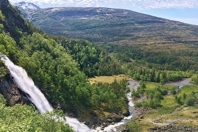 PRIVATE GUIDED TOUR: Queen of the Fjords - tour from Bergen, 6 hours - Food, music, and local touches