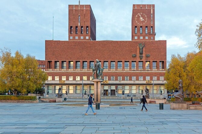 Private Oslo Tour with a Local, Highlights & Hidden Gems, 100% Personalised - An eccentric gallery and the value of an unscripted stop