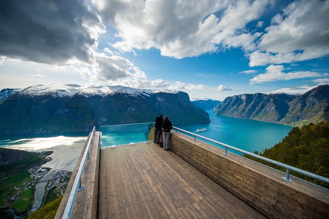 Private tour, Bergen to Oslo - Nærøyfjord Cruise & Flåm Railway - A one-day route that links Bergen, Flåm, and Oslo