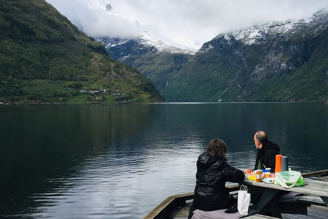 Private tour Geiranger and Glaciers 1 to 15 people - How private guiding changes the day