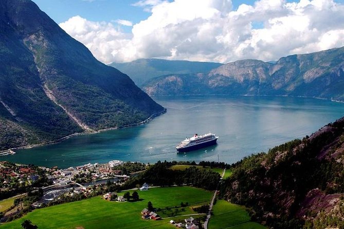 Private tour - Hardangerfjord, Voss Gondola & 4 Great Waterfalls - Voss, lunch, and the Mount Hanguren Gondola