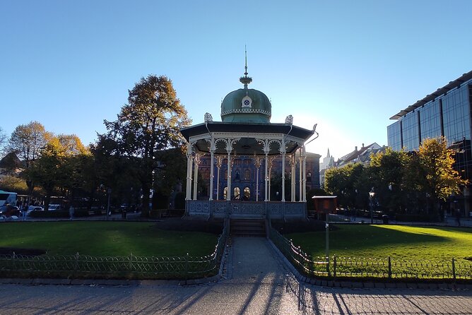Private Tour in Bergen with Professional Guides - The Fish Market: a lively stop with limited time