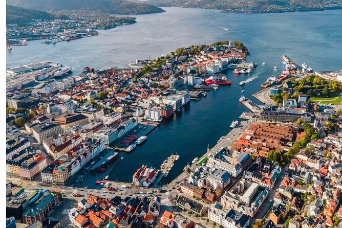 Private Walking Tour- Bergen Classics - Reading Bergen’s trading past at Bryggen