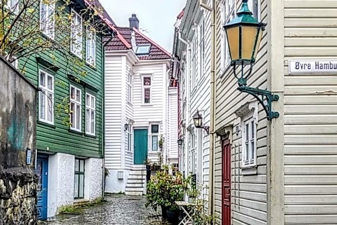 Private Walking Tour of Bergen - The Fish Market: food, tanks, and a practical dinner tip