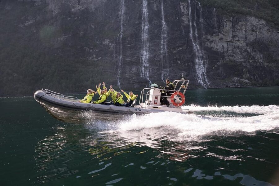 RIB Geiranger - Fjordsafari - Why a RIB is a better match than a large fjord cruise