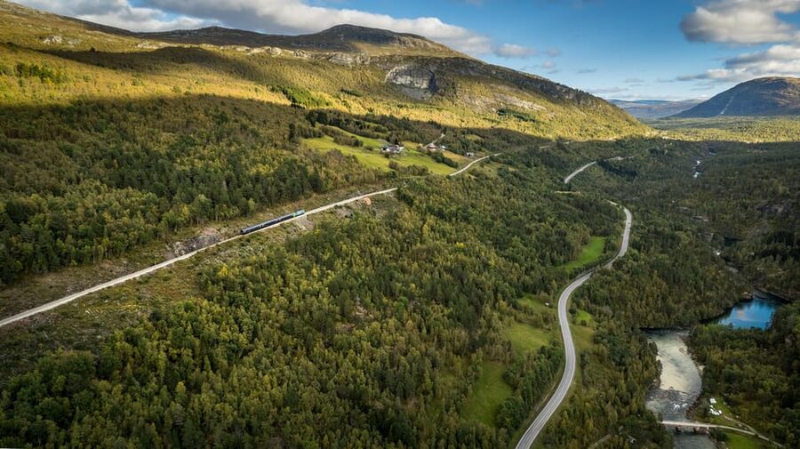 Romsdalen: Rauma Railway Golden Train with Guide - Kylling Bridge and the best photo moments