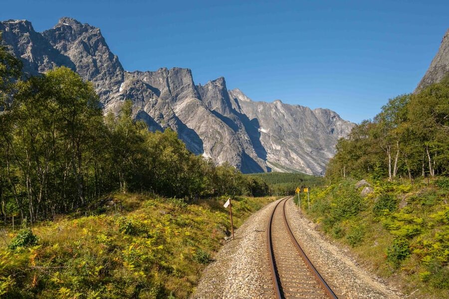 Romsdalen: Rauma Railway Golden Train with Guide - Trollveggen and Verma Waterfall