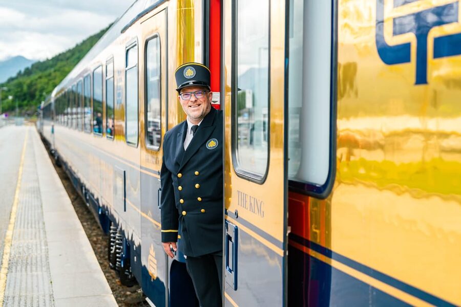 Romsdalen: Rauma Railway Golden Train with Guide - Leaving Åndalsnes beside the cruise quay