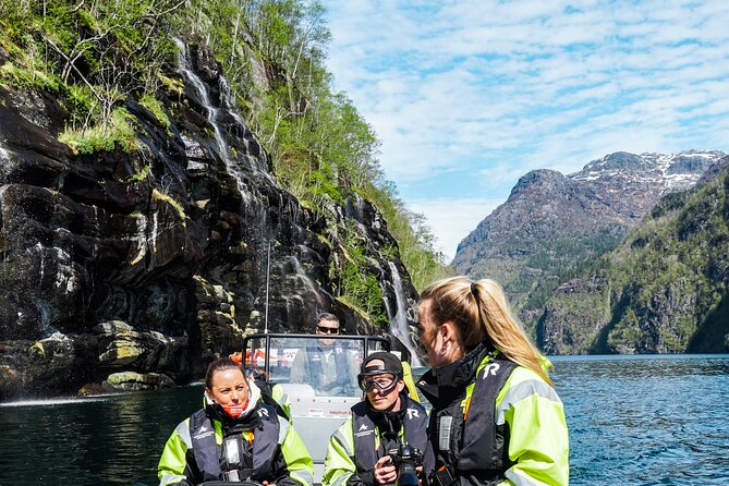 Scenic RIB adventure to Hardangerfjord & Fyksesund from Øystese - The gear makes the open boat easier to handle