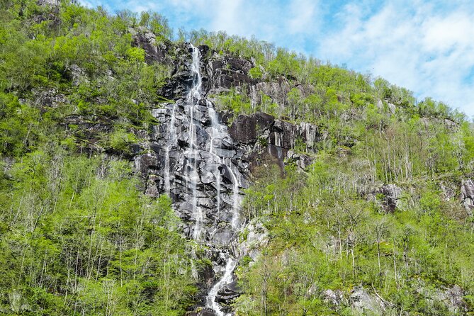 Scenic RIB adventure to Hardangerfjord & Fyksesund from Øystese - Who will enjoy this most?