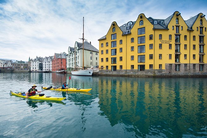 Sea Kayaking In Ålesund - Brosundet, Painted Buildings, and Photo Stops
