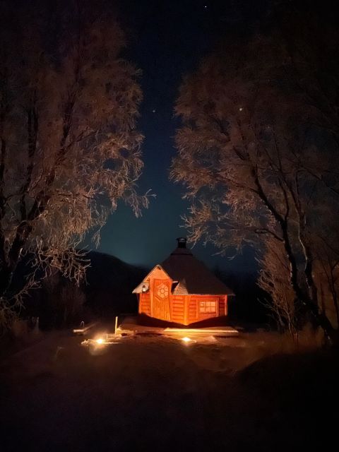 Senja Island: Winter Light Package Deal, 1 Day and 1 Night - Dinner and a cabin at Camp Fjordbotn