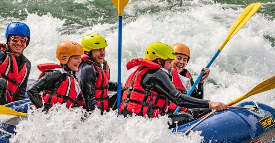 Sjoa: Unforgettable Rafting Experience - Reading the river: surfing at high water
