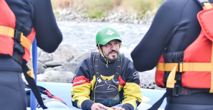Sjoa: White Water Rafting Short Trip - Getting ready at the base
