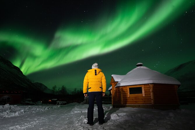 Small Group Tromsø: Northern Lights Chase with Photos and Dinner - The guide-photographer and the extra photo charge