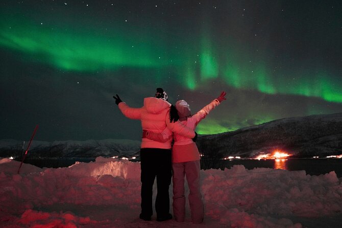 Small Northern Lights Tour Max 8 Guests Pickup and Photography - Key points at a glance