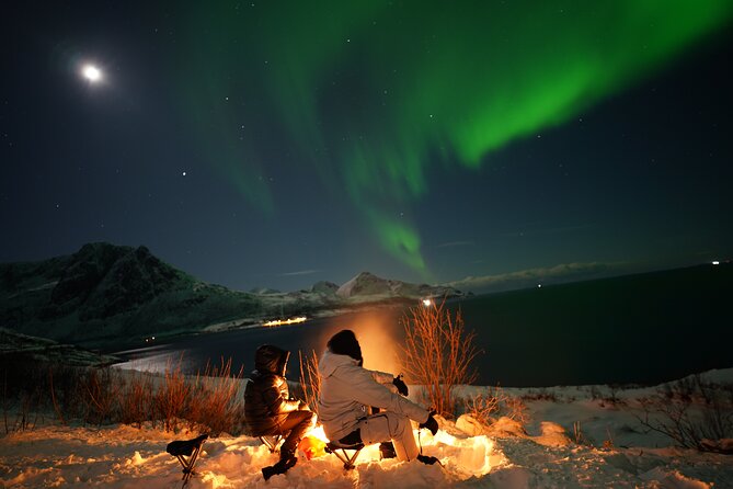 Small Northern Lights Tour Max 8 Guests Pickup and Photography - Guide service and languages