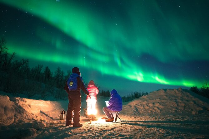 Small Northern Lights Tour Max 8 Guests Pickup and Photography - Eight people changes the feel