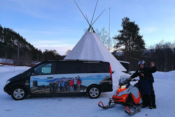 Snowmobile safari in the mountain plateau of Finnmarksvidda - Learning to handle the snowmobile
