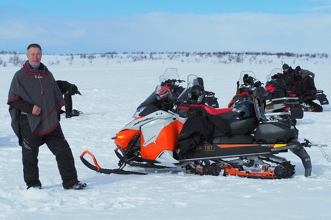 Snowmobile safari in the mountain plateau of Finnmarksvidda - Stops for views, stories, and warm drinks
