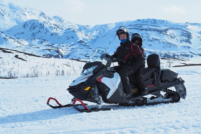 Snowmobile safari in the mountain plateau of Finnmarksvidda - Weather is part of the adventure