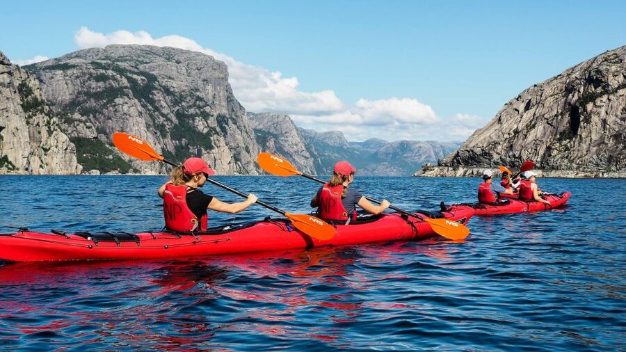 Stavanger: Guided Kayaking in Lysefjord - The ten-minute safety briefing and short walk