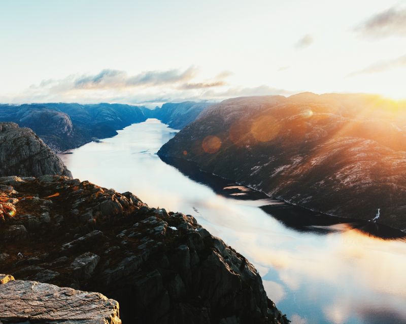 Stavanger: Guided Sunrise Hike to Pulpit Rock - The 4-kilometer climb through the dark