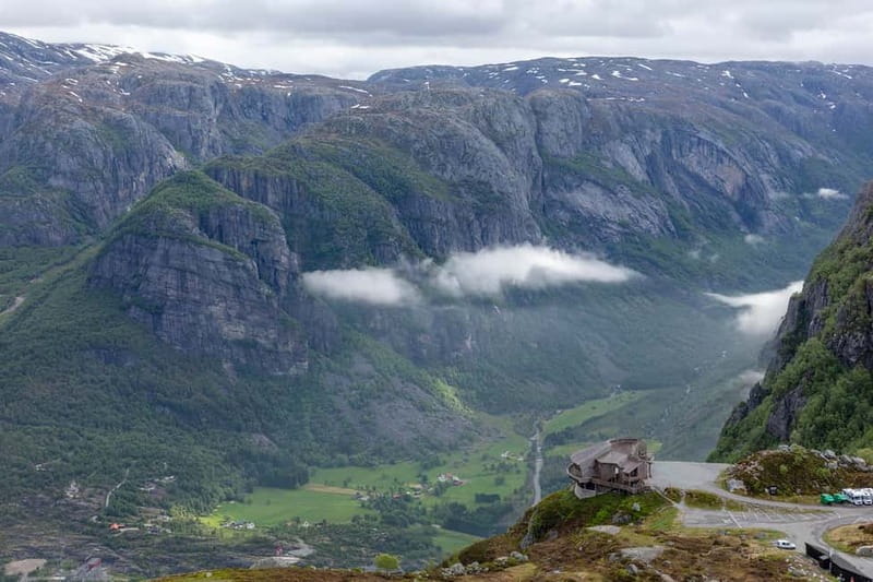Stavanger: Kjerag Summer Hike with Packed Lunch - Starting at the Eagle’s Nest trailhead