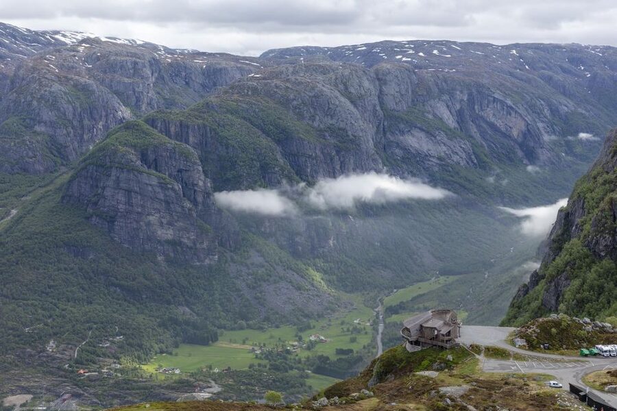 Stavanger: Kjerag Summer Hike with Packed Lunch - Lysebotn and the high plateau