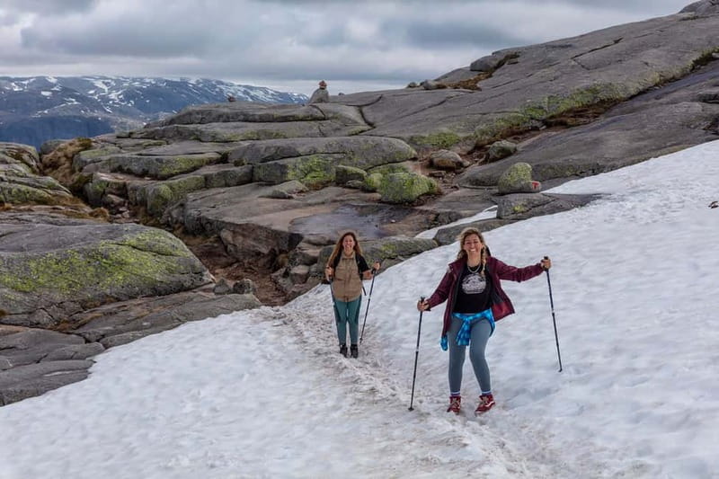 Stavanger: Kjerag Summer Hike with Packed Lunch - Lunch, hot berry juice, and the return walk