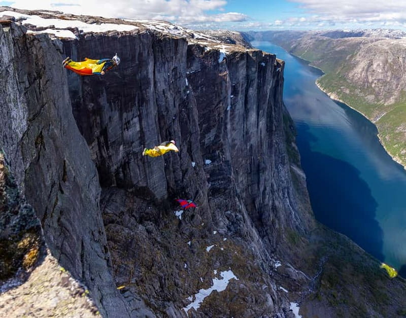 Stavanger: Kjerag Summer Hike with Packed Lunch - Small group guiding and safety