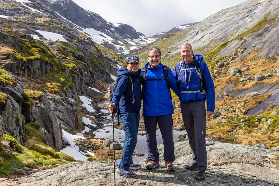 Stavanger: Off-Season Hike to Kjerag + Packed Lunch - Ice, snow, and autumn color on the trail