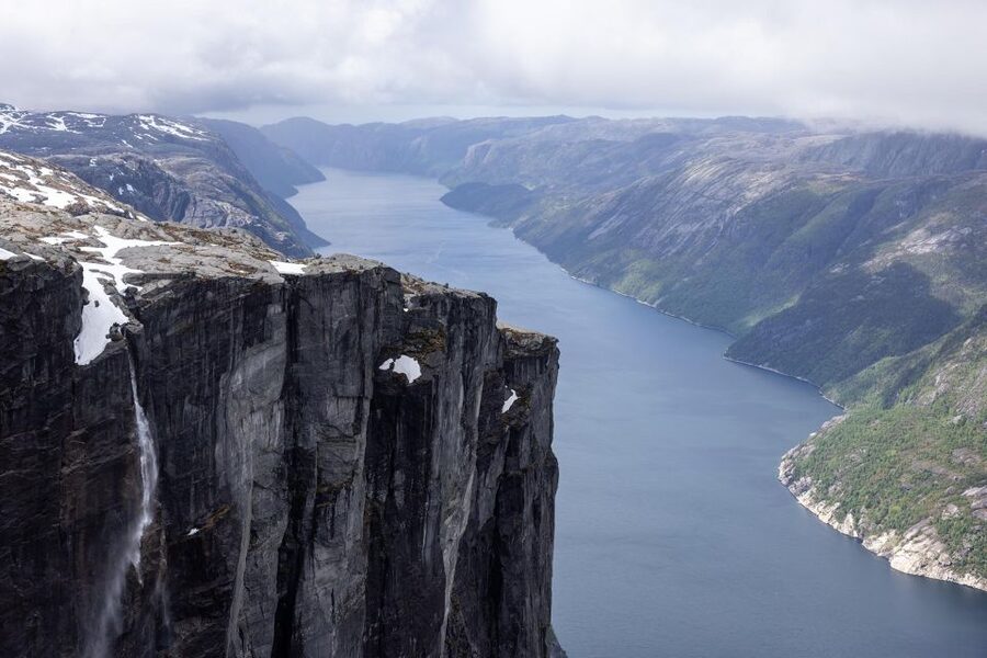 Stavanger: Off-Season Hike to Kjerag + Packed Lunch - The descent and the long ride back