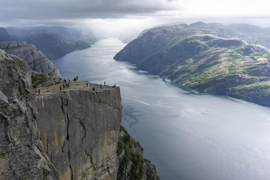 Stavanger: Preikestolen Classic Hike and Side Trail - The main trail and the quieter route