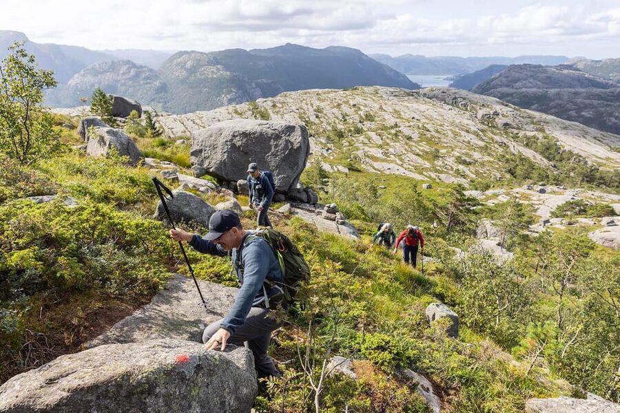 Stavanger: Preikestolen Hidden Trail Hike + Canoe + Lunch - Reaching 604 meters above Lysefjorden