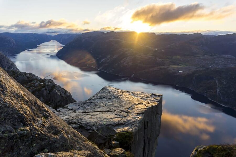 Stavanger: Preikestolen (Pulpit Rock) Hike with Local Guide - Key points to know before you book