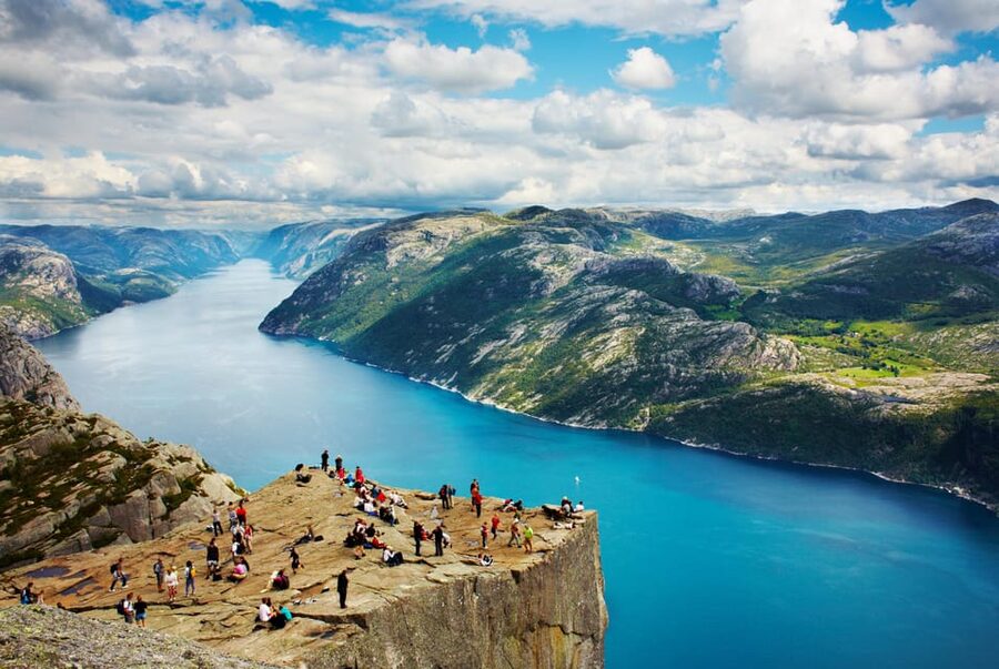 Stavanger: Preikestolen (Pulpit Rock) Hike with Local Guide - What the four-hour hike feels like
