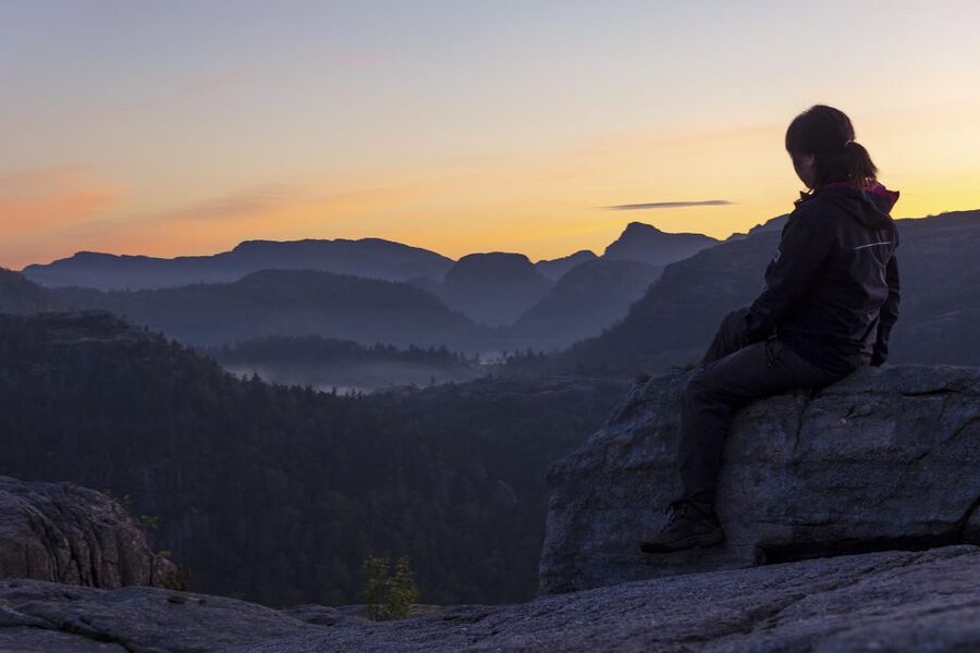 Stavanger: Preikestolen Sunrise Hike with Breakfast Buffet - The trail begins in darkness